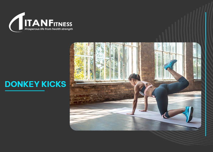 Donkey Kicks là bài tập mông độc lập, tăng cường sức mạnh và cơ bắp cho phần mông
