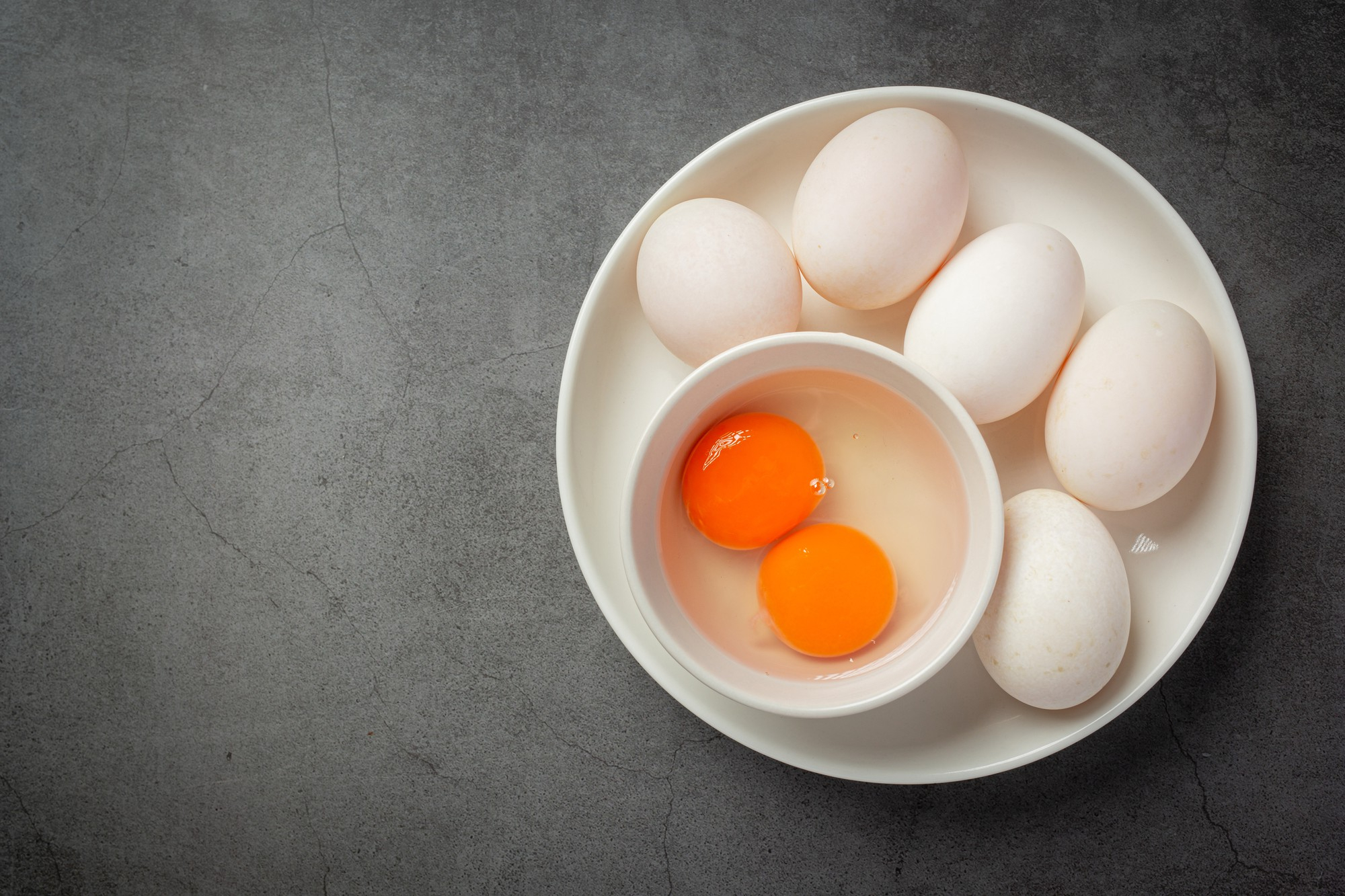 Trung bình 1 quả trứng vịt khi luộc lên sẽ cung cấp khoảng 90 - 130 calo